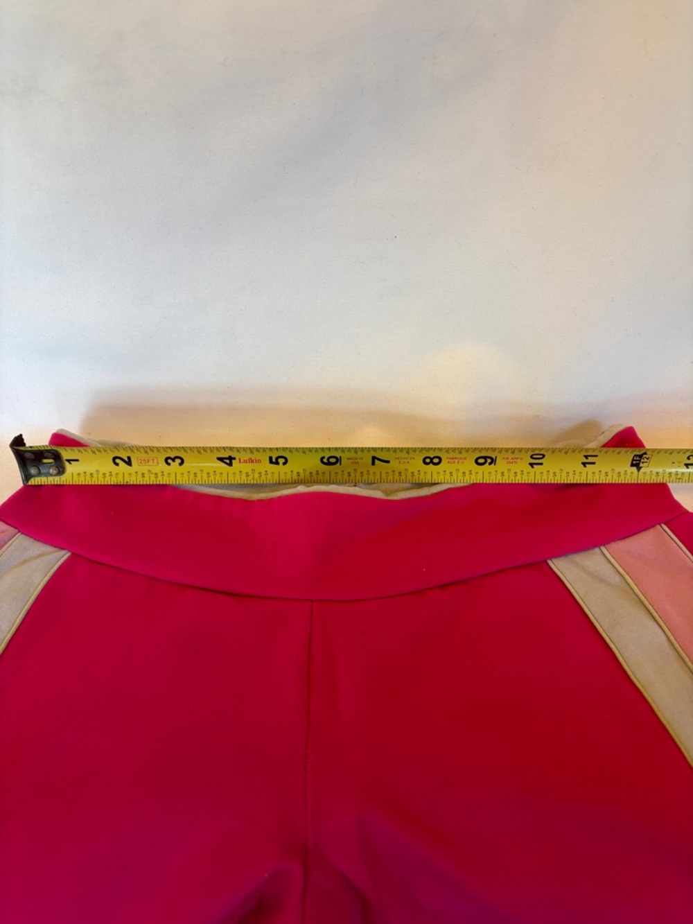 GENTLY WORN WOMEN’S HOT PINK CAPRI LEGGINGS WITH CONTRASTING SIDE STRIPES - Picture 9 of 12